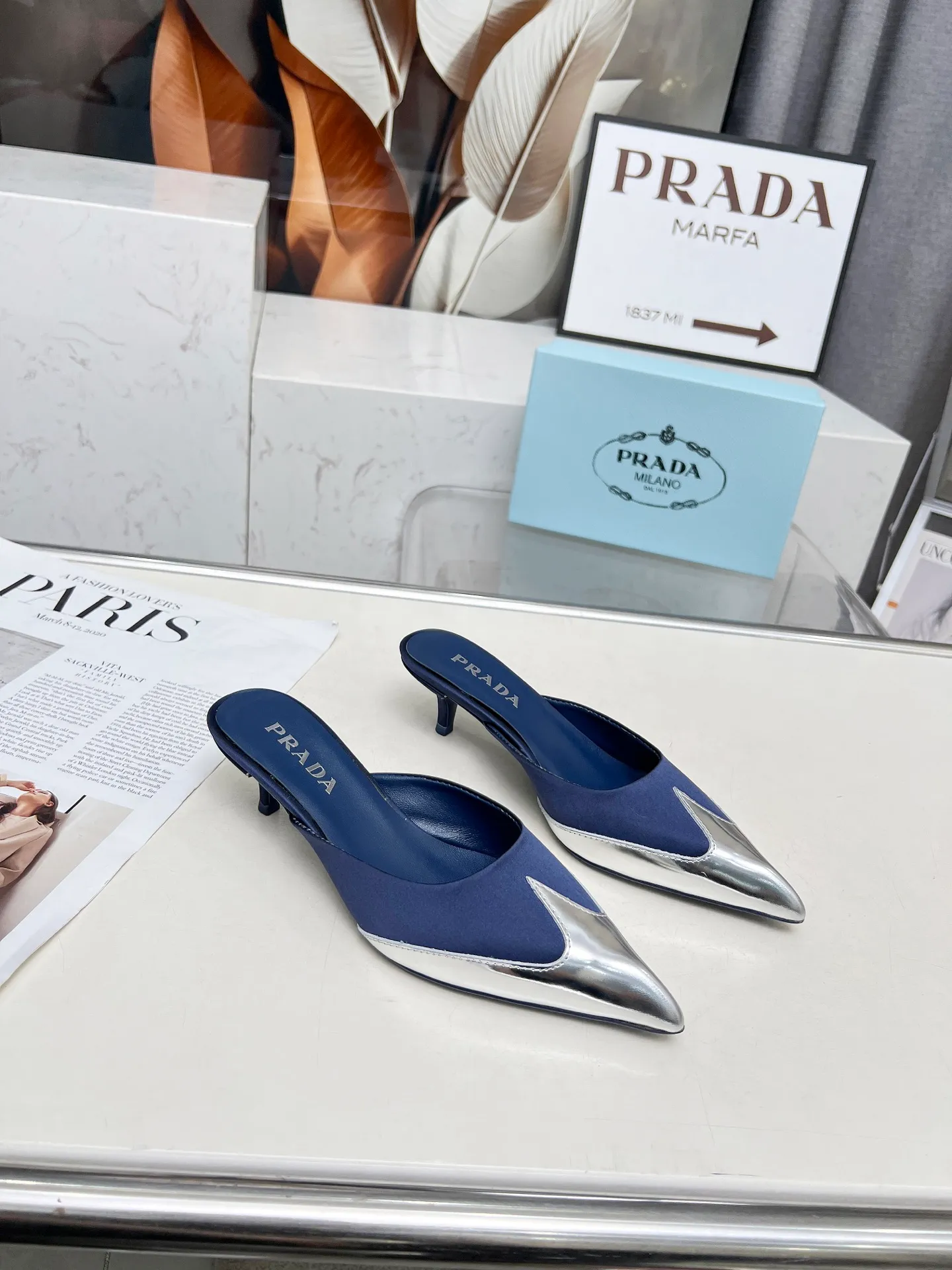 👟👟Ex-factory price 520👟👟 🏧2025 T show Mule shoes, silk pointed toe series🏧 (highest version with top packaging) PRADA 2025𝐬𝐬Prada new product, (top version) is coming! prada25 "T-stage show style" mainly promotes hot-selling styles, made of silk material and TPU Muller series spring and summer single shoes and sandals series. Made of high-quality silk satin and Tpu mirror material, a full range of simple light plate logo hot stamping. ——————————————————❣️ 2025SS PRADA spring and summer simple style, it looks so good. Various Internet celebrities have planted popular styles, awakening the imagination of skirt trains, corsets and bra curves, streamlined to the extreme ~ super popular series of hot products, with iconic logos on the heels or on the feet, as well as prismatic pointed toes, and angular lines are clearly defined.  Prada spring2025’s latest presentation is also wonderful with different styles! This season's Prada styles are simpler in design than before. They don't deliberately pursue a trendy or sporty feeling. They are all natural. The colors are also made of bright spring and summer eye-catching colored silks with pointed toes. They are so simple and beautiful. 😋The original shoes are developed and purchased from Italian counters, and are reproduced 1:1 according to the original taste. The newly opened low heel of 4cm has the same concave and convex height as the original version, creating a variety of sandals and slippers: low heel, pointed toe and half drag. 💛❤️ 💛❤️ ⚛Baotou low heel 4cm. ⚛Sale size: 35-41 (customized at 42.43) ⚛Top silk satin fabric + sheepskin lining + Italian triple-A cowhide bottom. 💙"Multiple colors, all official colors can be produced".
